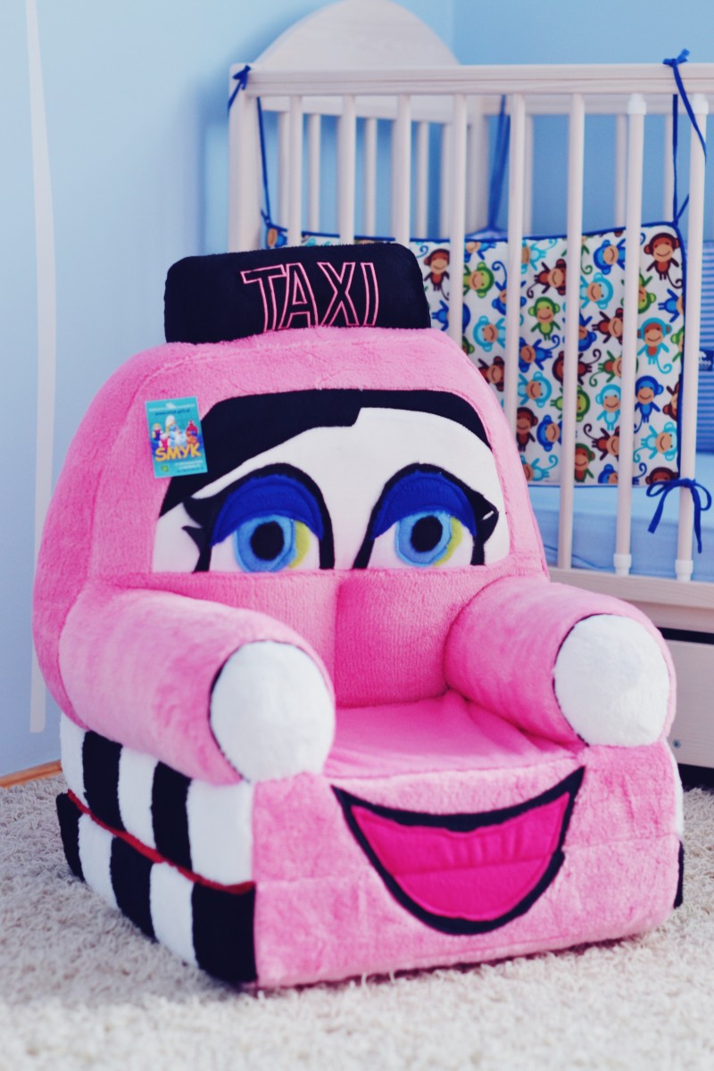 Kisautós rózsaszín fotel